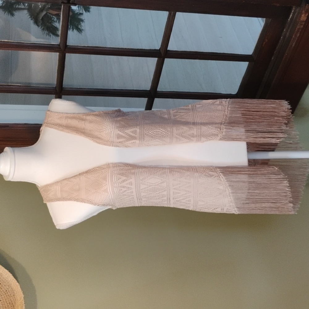 Eyeshadow Women's Tan Crochet Vest. Size Small Fringe Hemline